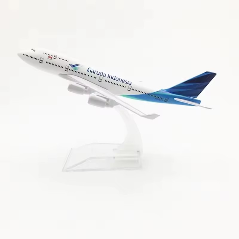 B737 16cm Air Garuda Indonesia - огляд і ціна Badminton Indonesia